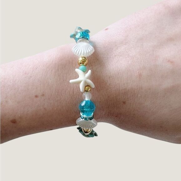 ✨3/$25✨ Turquoise & Beachy Themed Bracelete - Picture 1 of 2
